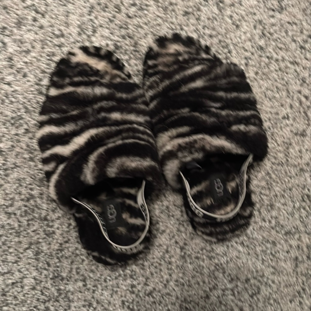 Ugg zebra slippers size 3